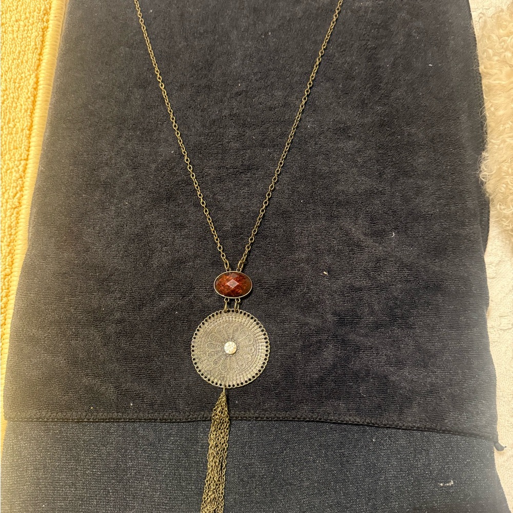 Elegant Bronze and Brown Pendant Necklace